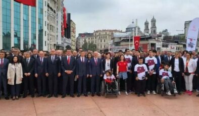 Taksim Meydanı’nda 19 Mayıs töreni düzenlendi